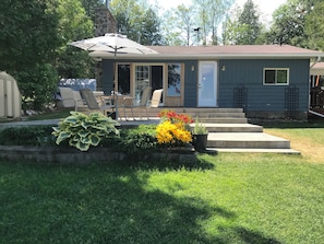 Exterior - Private beachfront cottage on Manitoulin Island @Islandtime Cottage Rentals (Little Current)