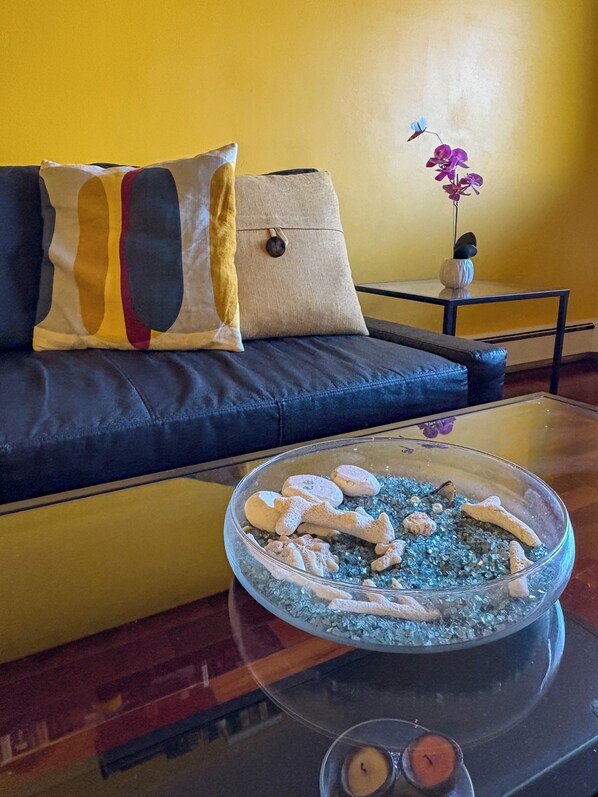 Unclassified image, 1 of 27, button