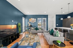 Living area - Trendy 3BR I Free Parking I Workspace (Dallas)