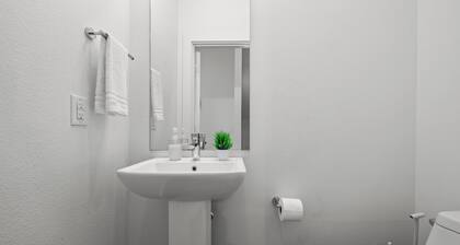 Trendy 3BR I Free Parking I Workspace