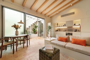 Living area - Vila Verde - Charming West Algarve Townhouse with Rooftop Terrace (Raposeira)