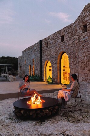 Terrace/patio - Masseria Belvedere - Eight Bedroom Villa, Sleeps 16 (Carovigno)