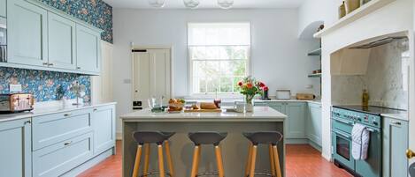 Réfrigérateur, micro-ondes, four, lave-vaisselle