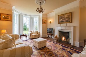 TV, fireplace - The Georgian House -  large house for 8 guests  in 4 bedrooms (Newchurch, Romney Marsh)