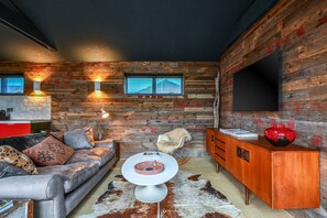 TV, fireplace - Little Dunes  -  a holiday let that sleeps 4 guests  in 2 bedrooms (Camber)