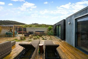 Outdoor dining - Little Dunes  -  a holiday let that sleeps 4 guests  in 2 bedrooms (Camber)