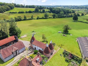 Exterior - Little Hare Oast -  large home for smaller groups with amazing views (Rye)