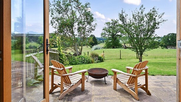 Terrace/patio - Little Hare Oast -  large home for smaller groups with amazing views (Rye)
