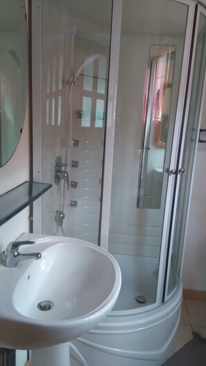Douche, papier toilette