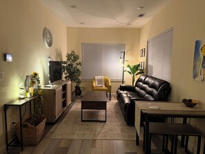 Living area - Private Guesthouse Near SJC Airport & Stadium (San Jose)