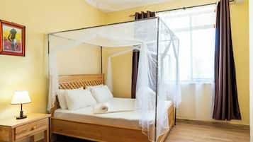 Escritorio y espacio para trabajar con laptop