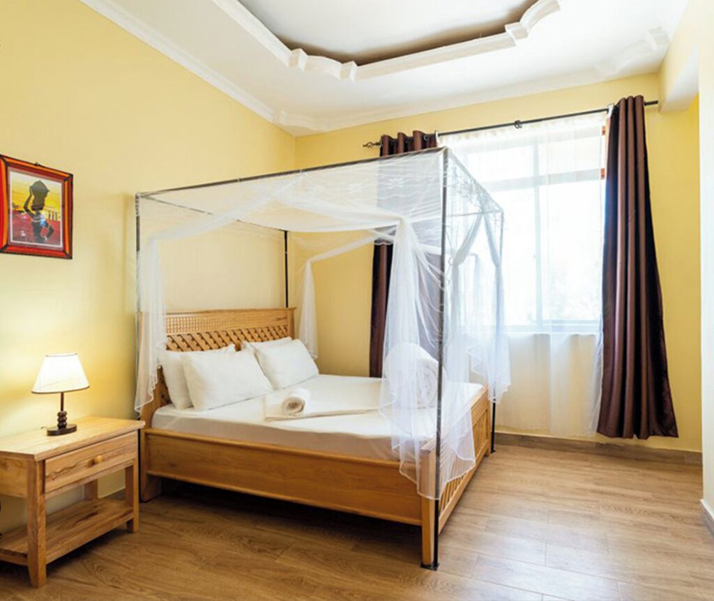 Desk, laptop workspace, iron/ironing board, free WiFi