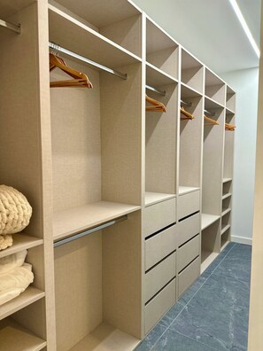A walk-in closet with multiple shelves, drawers, and hanging space. - Miami Rooftop Oasis: 4bd, 3 bath, heated pool, rooftop, firepit (Miami)