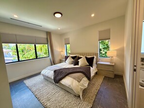 4 bedrooms, iron/ironing board, WiFi, bed sheets - Miami Rooftop Oasis: 4bd, 3 bath, heated pool, rooftop, firepit (Miami)