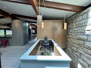 Interior - Midcentury Modern Getaway * Quiet Neighborhood (Dubuque)
