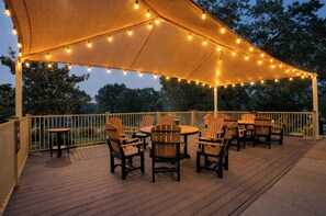 تناول الطعام بالخارج