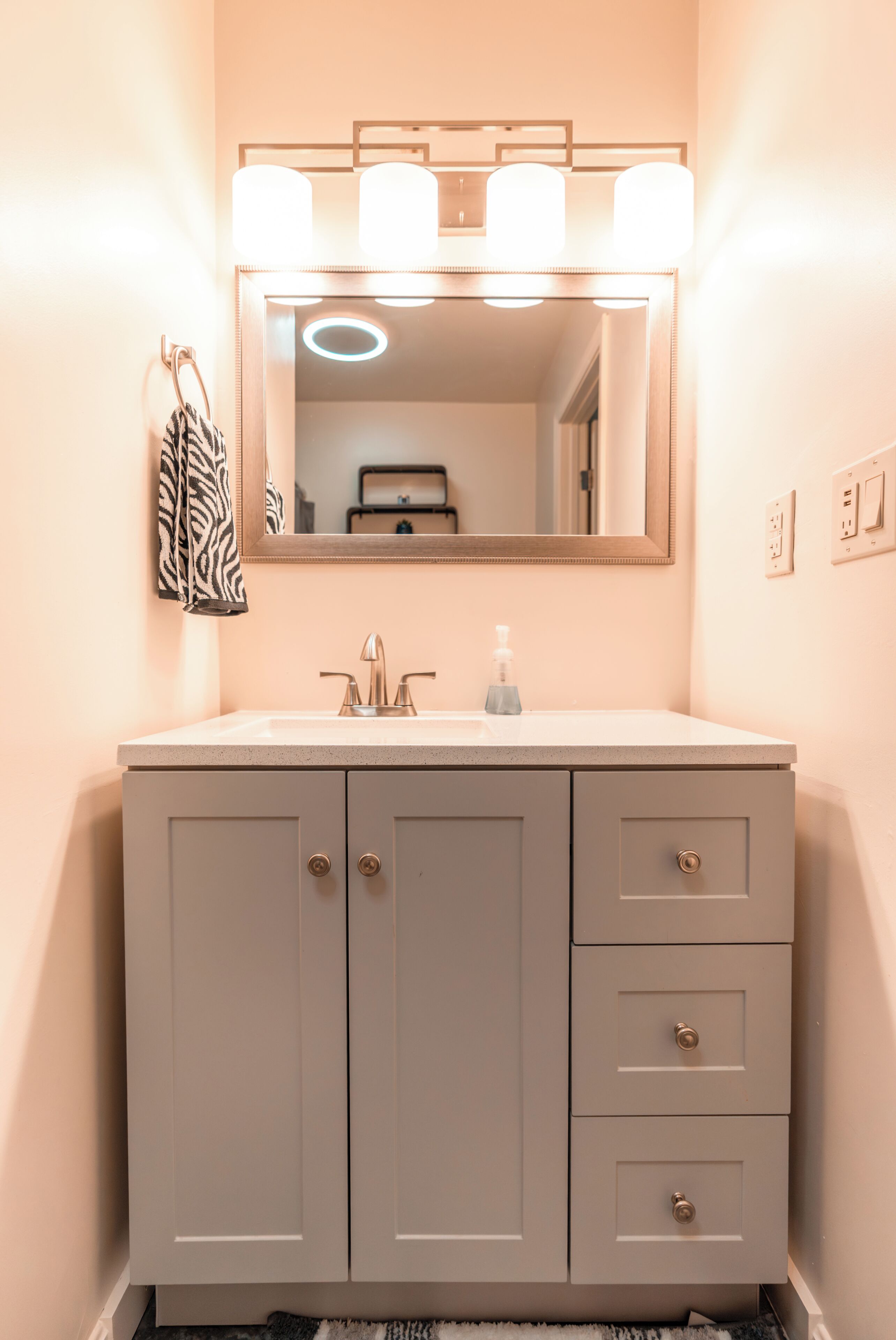 Handdukar, tvål och toalettpapper