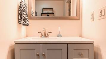 Handdukar, tvål och toalettpapper