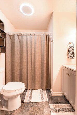 Håndklær, såpe og toalettpapir