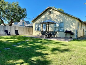 Unclassified image, 3 of 23, button