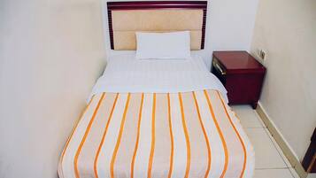 Comfort Single Room | Desk, laptop workspace, iron/ironing board, free WiFi