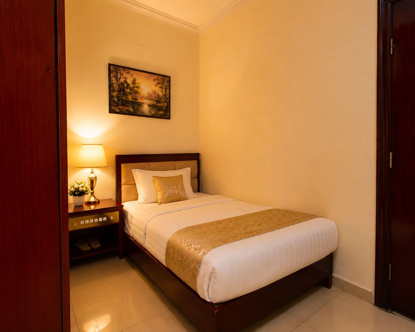 Comfort Single Room | Desk, laptop workspace, iron/ironing board, free WiFi