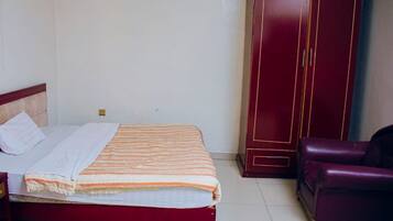 Basic Studio, Balcony