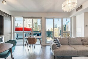 Business Room | Living area - Endale Entertainment District (Toronto)