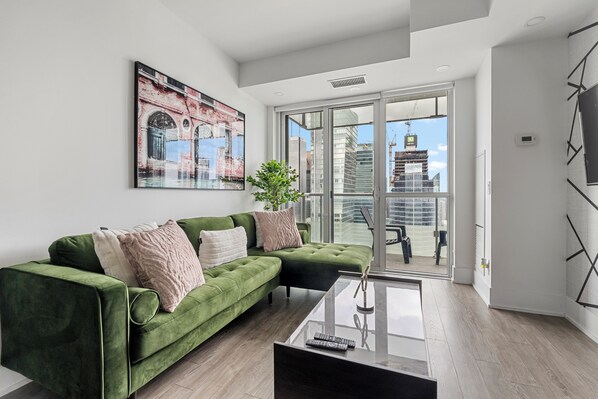 Family Suite | Living area - Endale Entertainment District (Toronto)