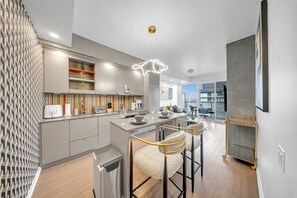 Comfort Suite, City View