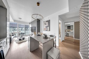 Comfort Suite, City View