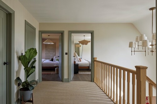 Orchid House, luxury home in heart of Cotswolds, nature surrounding, EV charging