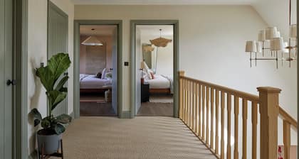 Orchid House, luxury home in heart of Cotswolds, nature surrounding, EV charging
