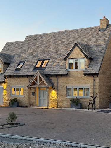 Orchid House, luxury home in heart of Cotswolds, nature surrounding, EV charging