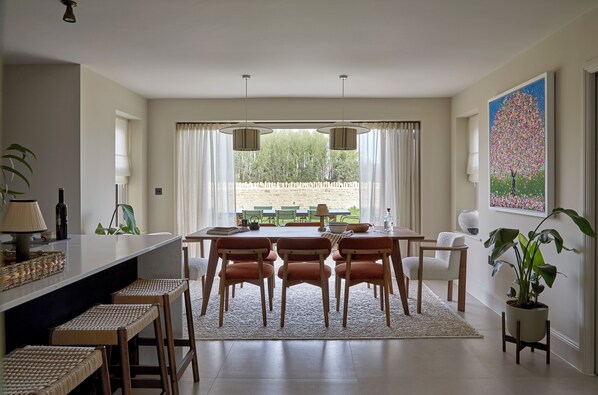 Dining - Orchid House, luxury home in heart of Cotswolds, nature surrounding, EV charging (Kingham)
