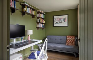 Smart TV - Orchid House, luxury home in heart of Cotswolds, nature surrounding, EV charging (Kingham)