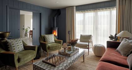 Orchid House, luxury home in heart of Cotswolds, nature surrounding, EV charging
