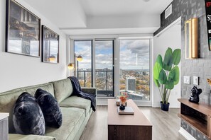Business Suite, City View