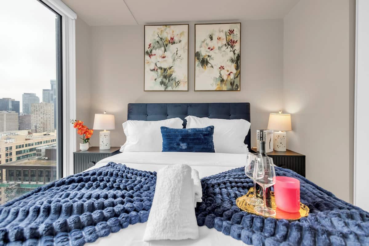 Executive Suite, City View | Iron/ironing board, free WiFi