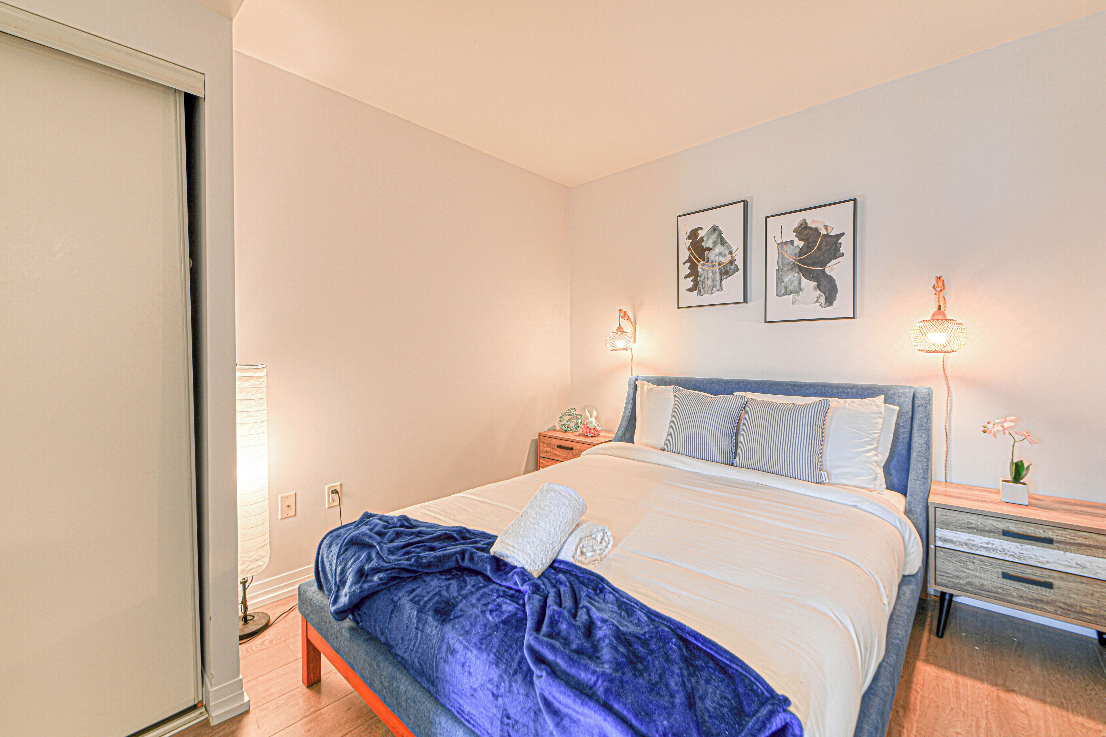 Standard Suite, Balcony | Iron/ironing board, free WiFi