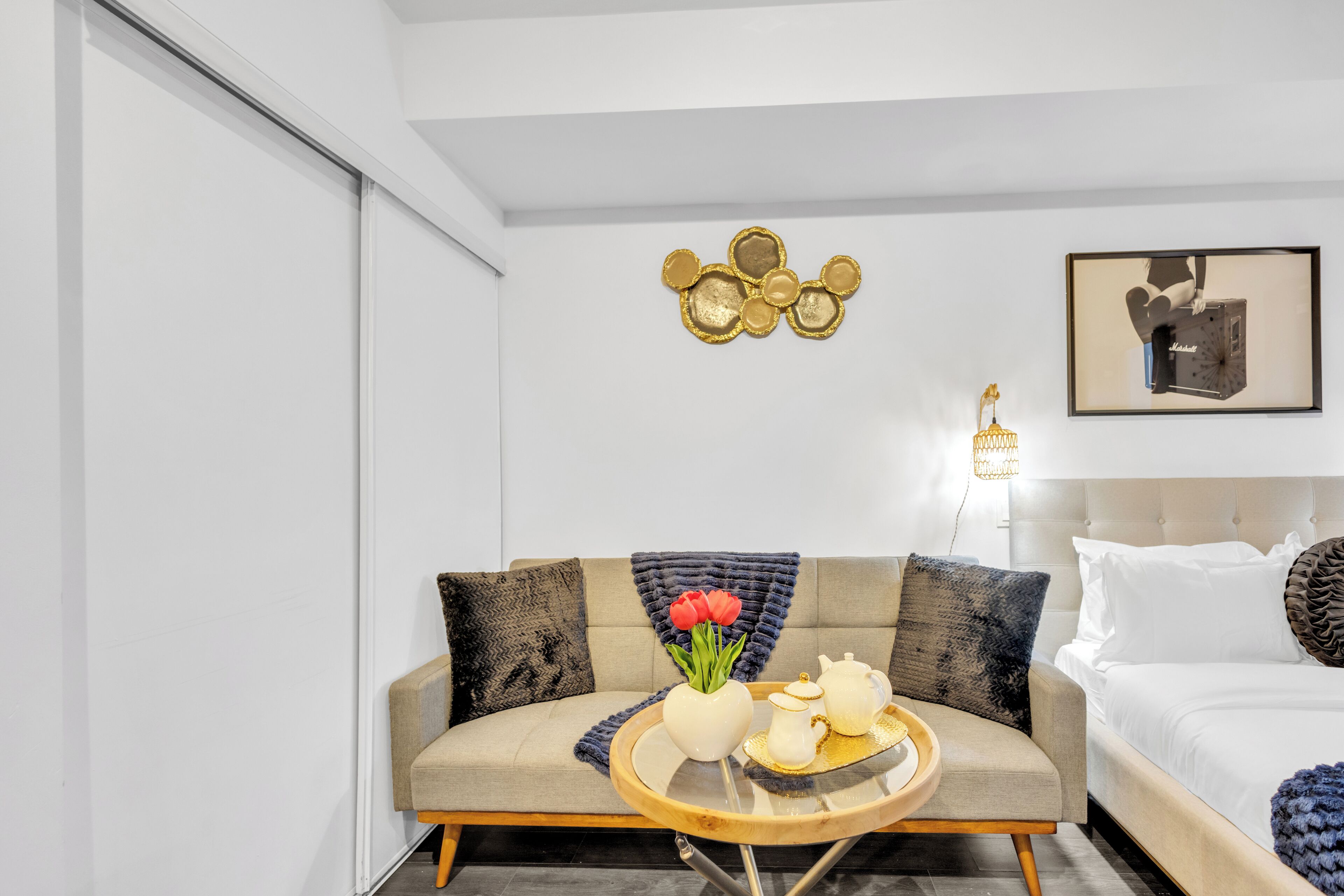 Luxury Studio Suite, Balcony, City View | Living area