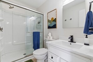 Shower, hair dryer, shampoo - Handlebar Hideout, Minutes to Oz Bike Park (Bella Vista)