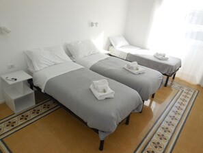 Unclassified image, 5 of 27, button - Glimpse of Basilica-Stunning view in city center: Colosseum 15min walk away (Roma)