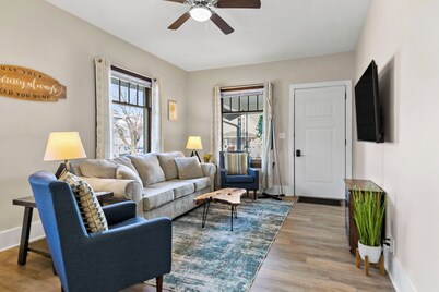 Urban Bungalow W/ Cozy Porch