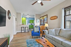 Unclassified image, 2 of 23, button