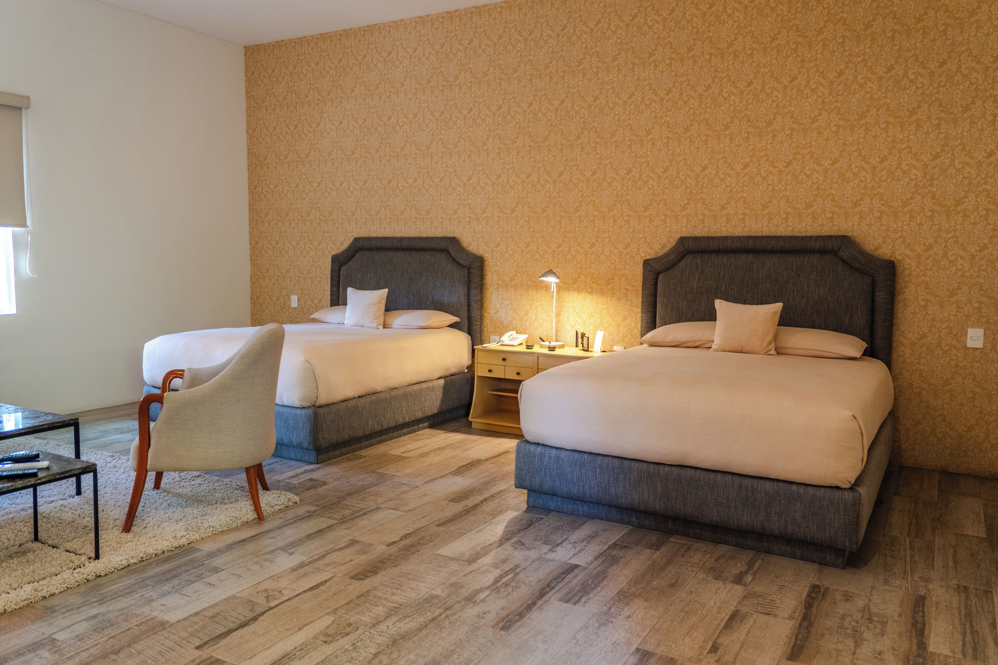 Suite, 2 queensize bedden | Een kluis op de kamer, gratis wifi