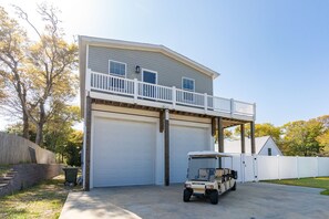 Exterior - Sunny Bungalow Retreat w/Pool + 6 Person Golf Cart Included (Emerald Isle)
