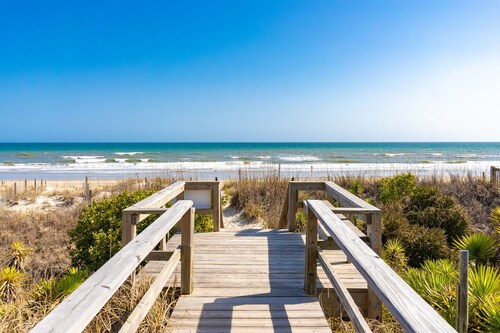 Coastal Sunny Bungalow with Pool, 6-Person Golf Cart & Relaxing Outdoor Space