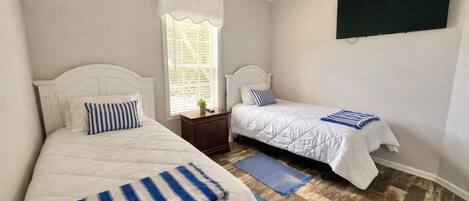 3 bedrooms, iron/ironing board, WiFi, bed sheets