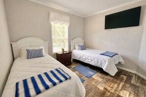 Unclassified image, 3 of 15, button - Sunny Bungalow Retreat w/Pool + 6 Person Golf Cart Included (Emerald Isle)